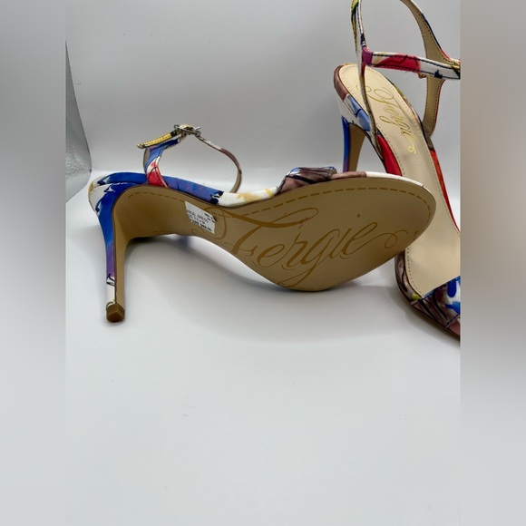 Fergie Dress Sandals. Slightly compromised. - Picture 2 of 5